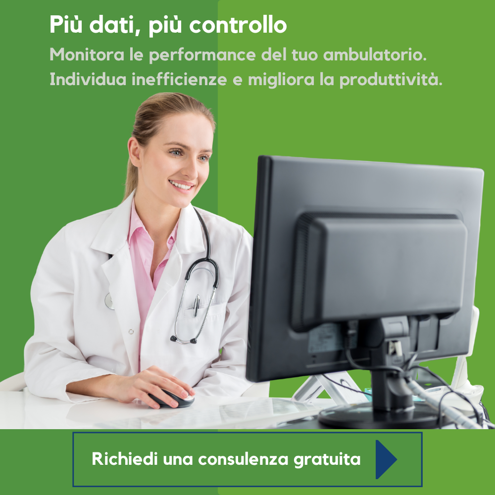 Medico al computer con software gestionale per ambulatorio e poliambulatorio